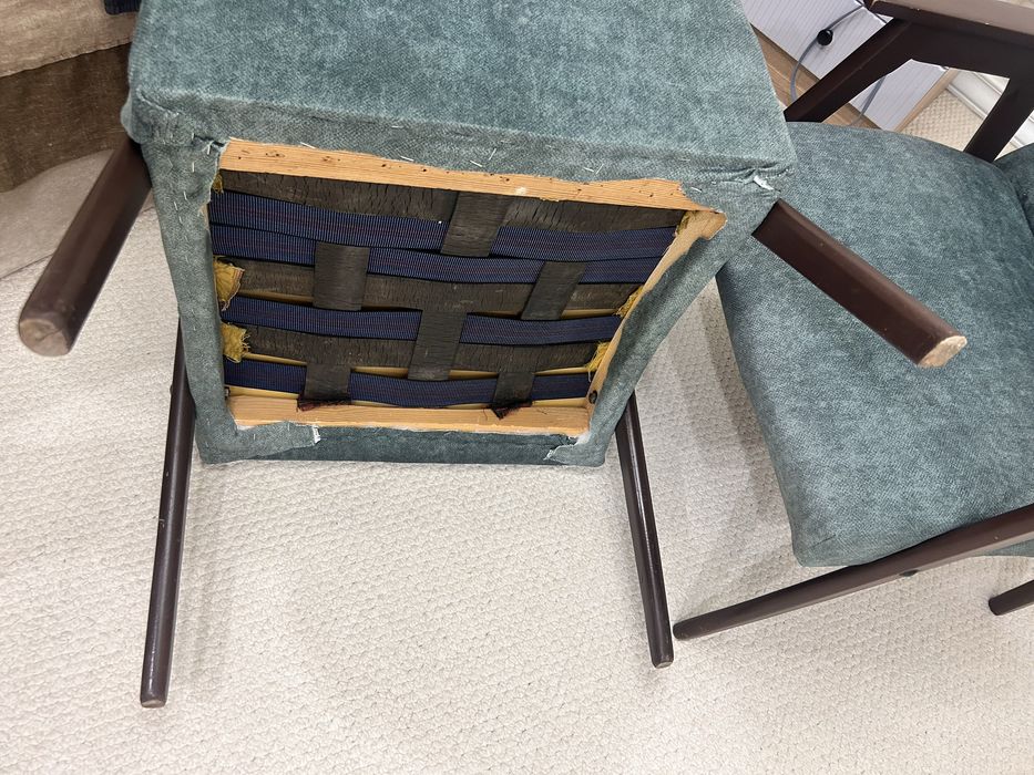 Винтажные кресла и столик