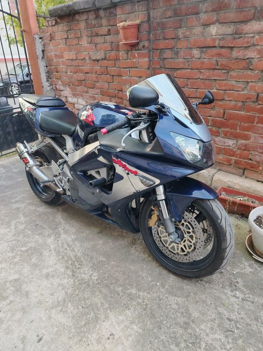На части Honda CBR 929 Хонда ЦБР 929