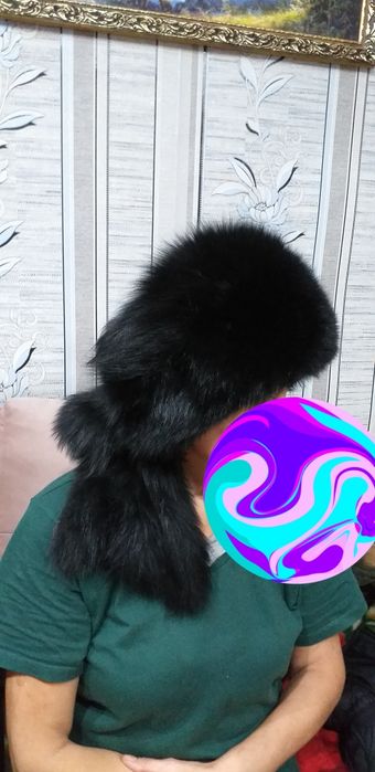 Продам две меховые шапки