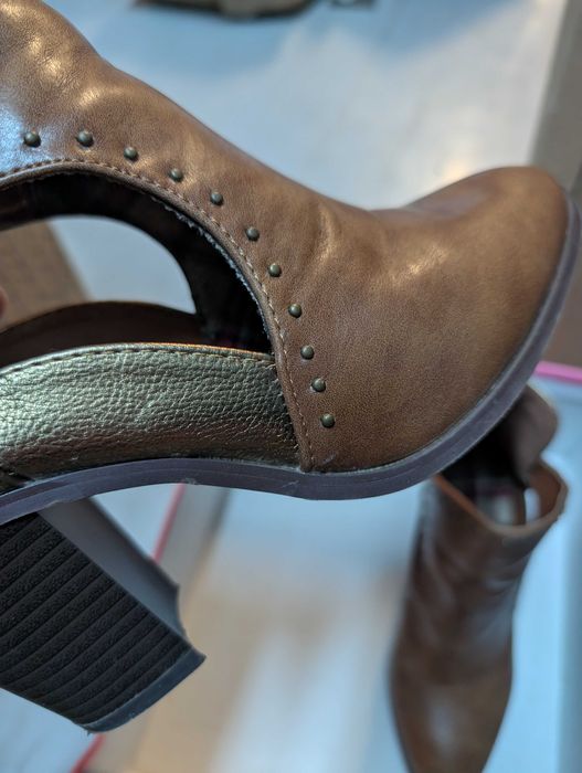 Botine maro primavara