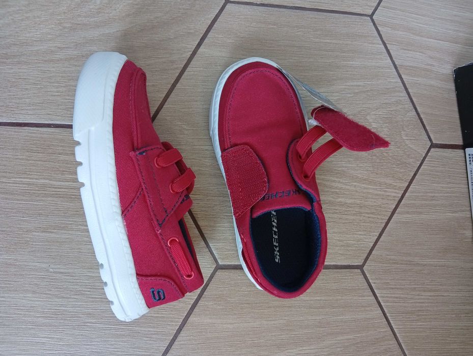 Продам детские кроссовки Skechers