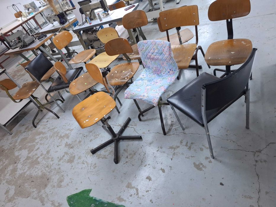 rafturi, mese  , scaune