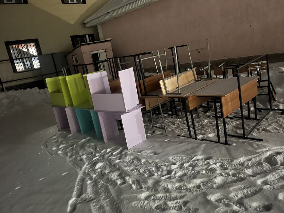 Парты и стулья для учебного класса