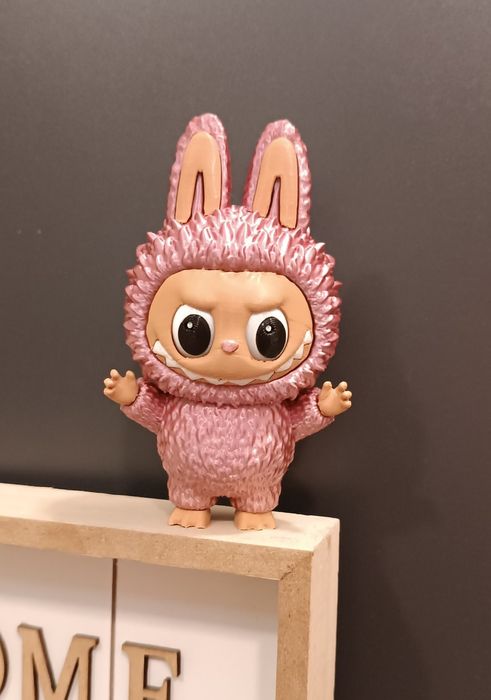 Малко пластмасово Labubu