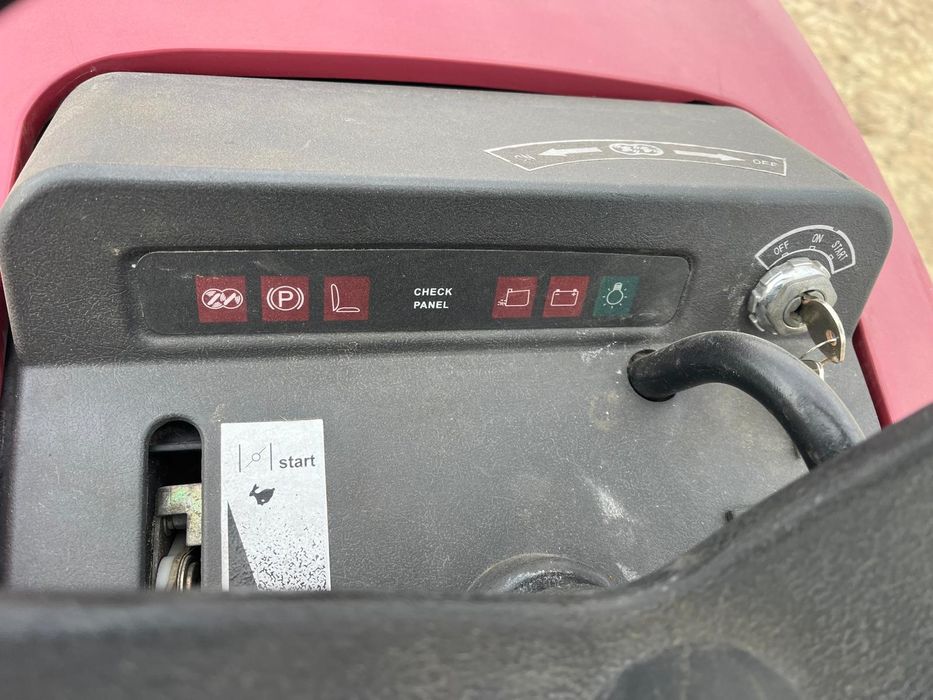 Tractoras gazon motor B&S 17,5 cai
