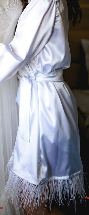 Halat dama din satin cu pene