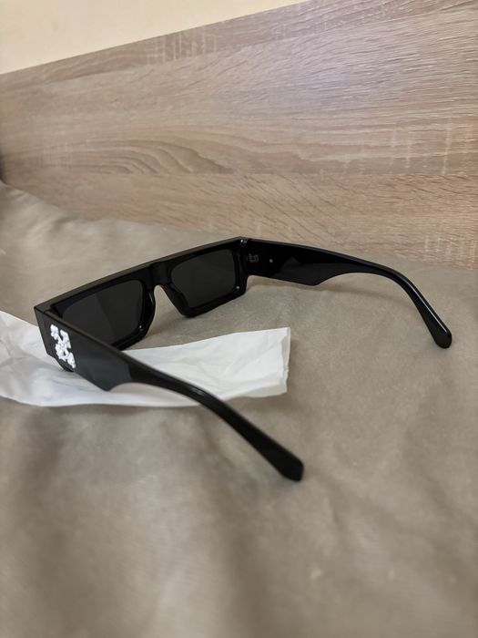 Off-White слънчеви очила