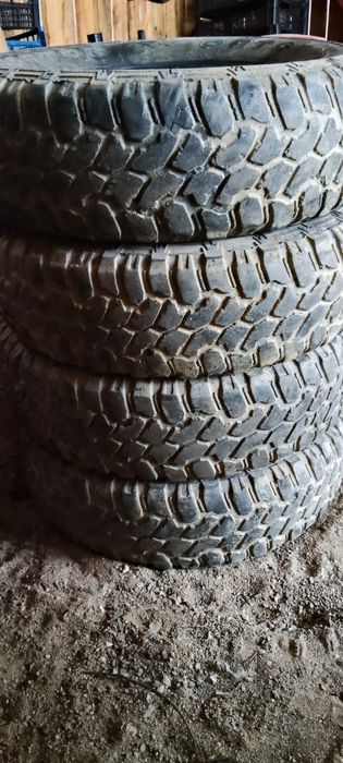 Vând două seturi de cauciucuri