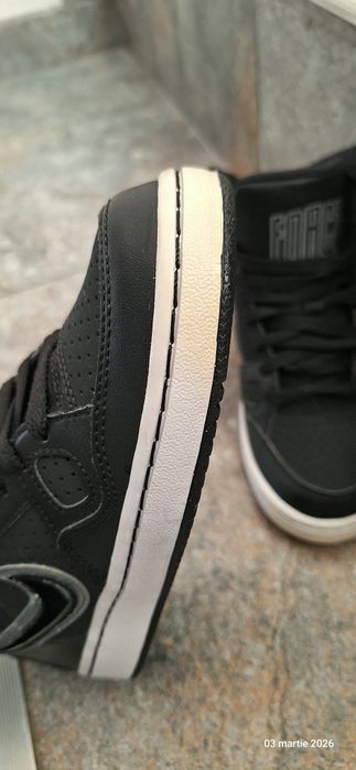 Adidași Nike noi fără eticheta
