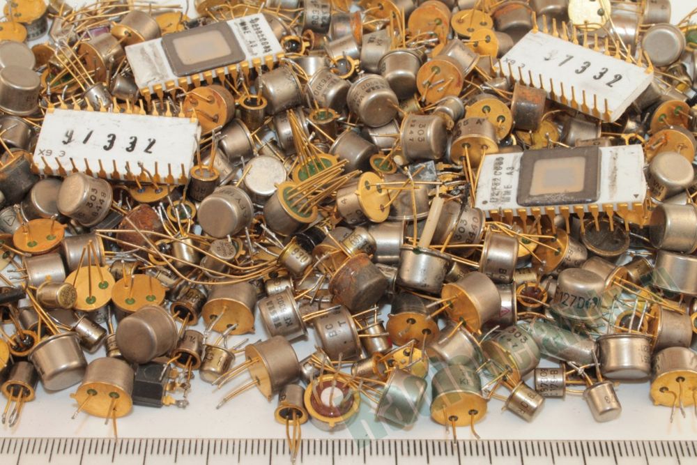 Радио детали платы микросхема