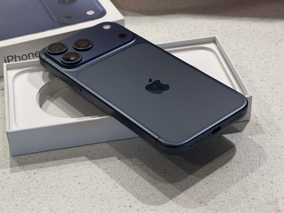 iPhone 17 Pro Max 256GB Blue – Отличен, 100% Батерия, Гаранция
