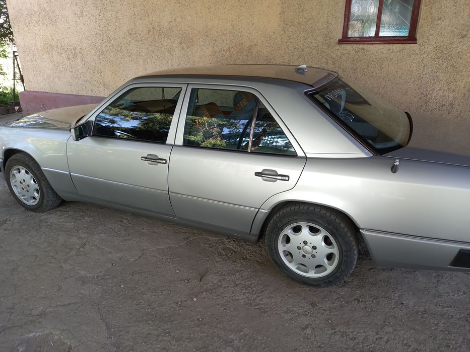 Mercedes E260 год 1992