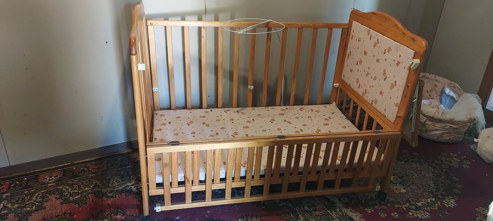 Детская кроватка