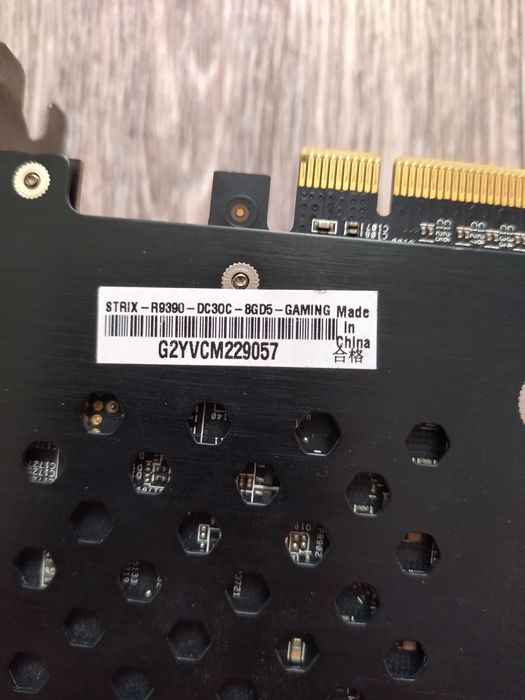 Видео карта R9 390 на 8GB