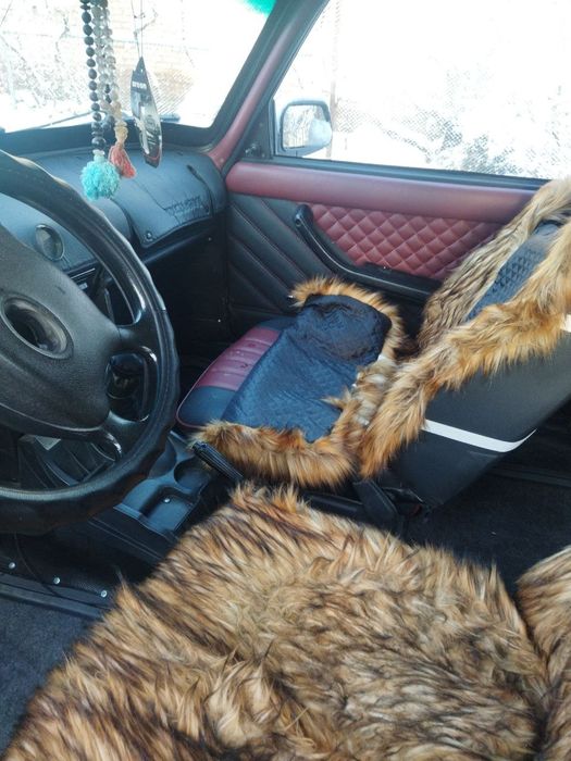 06 mashinasi 1995 sotiladi