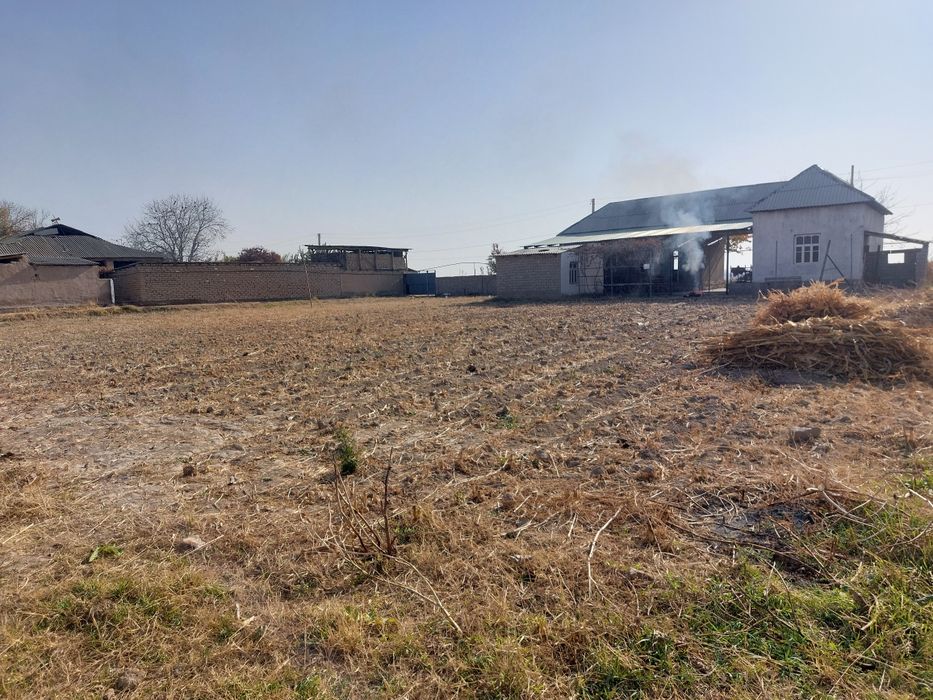 Срочна участка сотилади