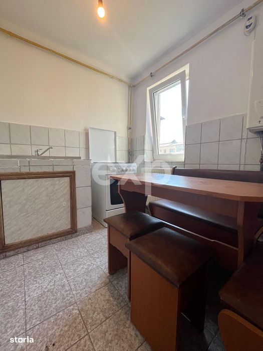 Vanzare 2 camere curat liber decomandat et 3 central Gaesti