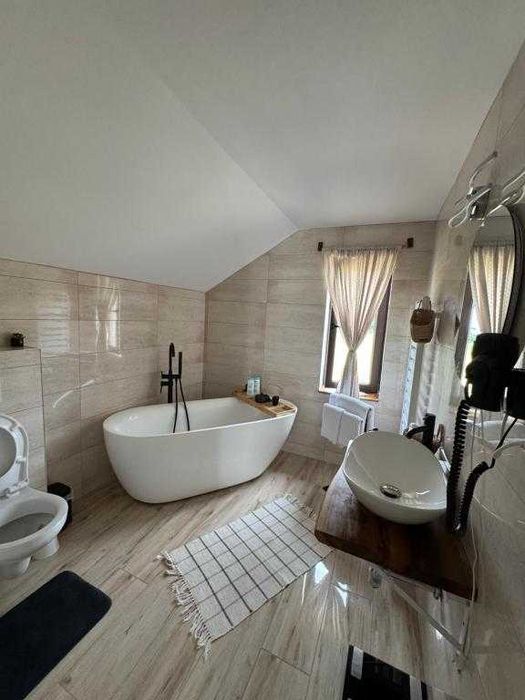 Proprietar, inchiriez casa spatioasa, cocheta, P+M, zona Branului