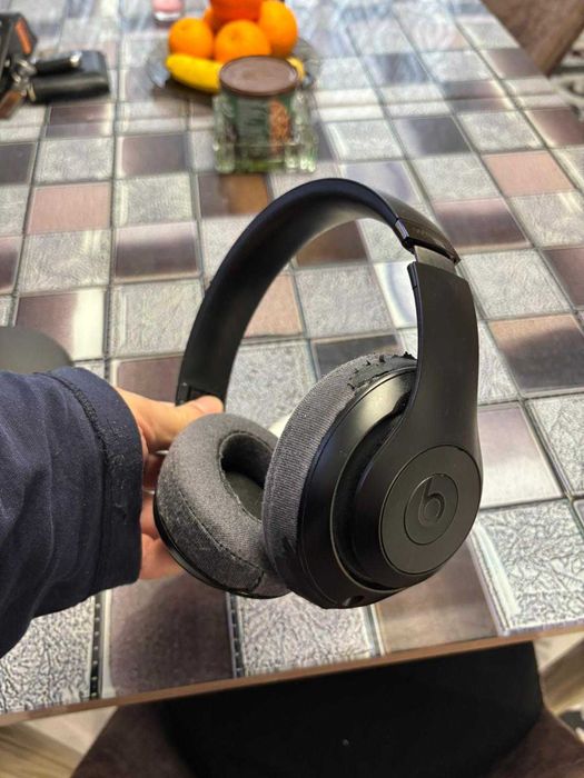 vand Beats Solo3 Wireless On Ear ,pret 150 roni