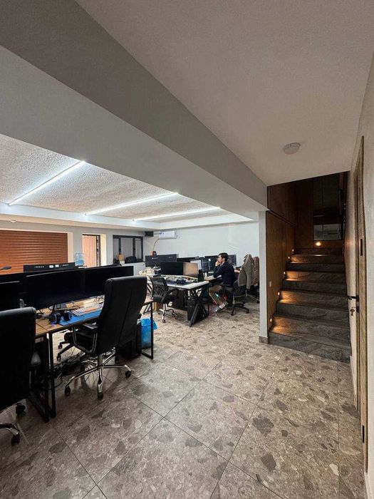 Продаются офис Казы Махалля, 305 м²