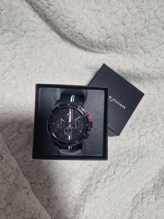 Часы Tommy Hilfiger