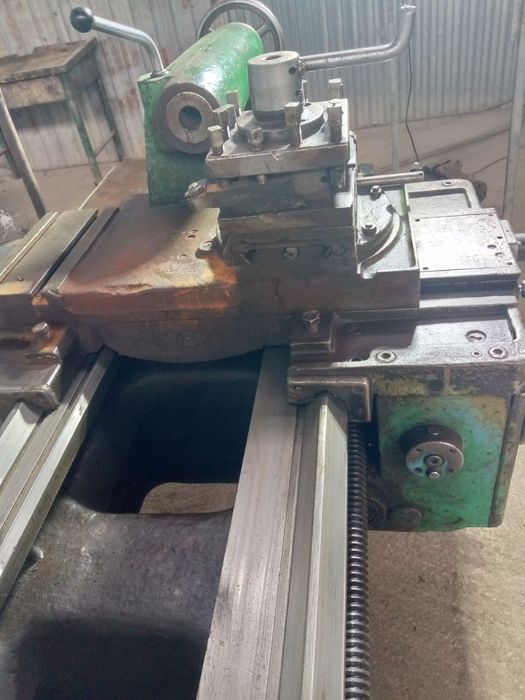 Токарни стонок сотилади дип300