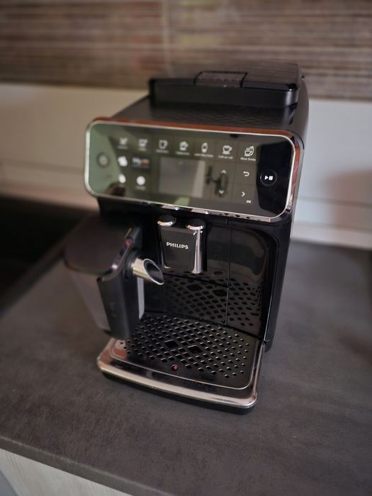 Espressor automat Philips Seria 4300 EP4349/70, sistem de lapte LatteG