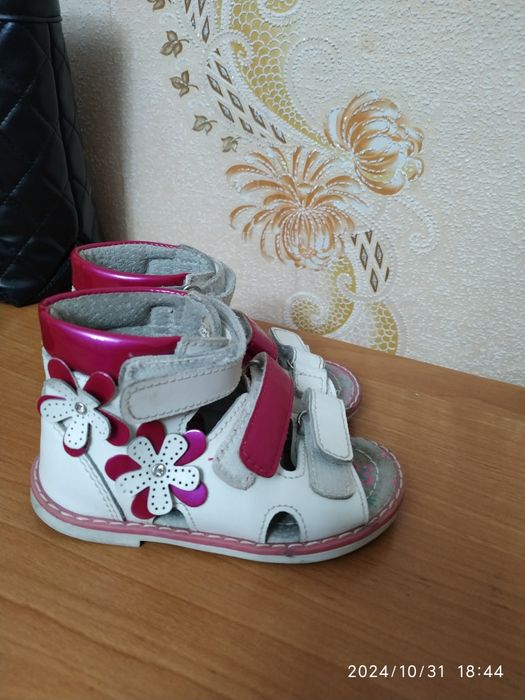 Продам детскую обувь