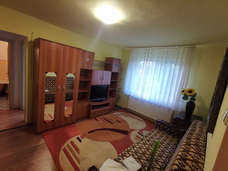 Închiriez apartament cu 2 camere doar pe termen lung