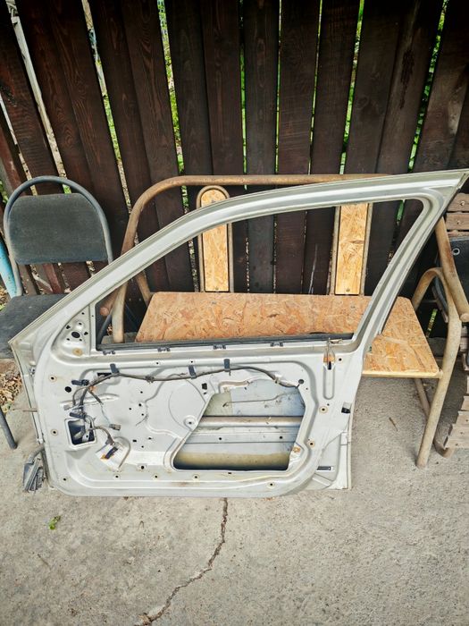 Дверь передняя правая bmw e36 (седан)
