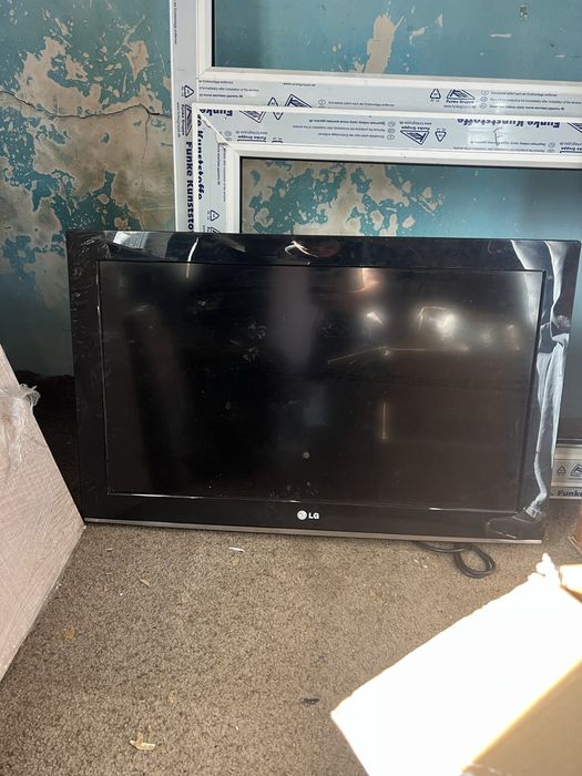 Продам телевизор LG 40-50 см диагональ