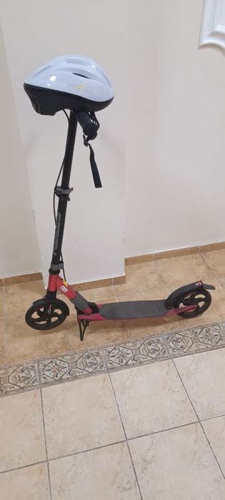 Продаю самокат со шлемом