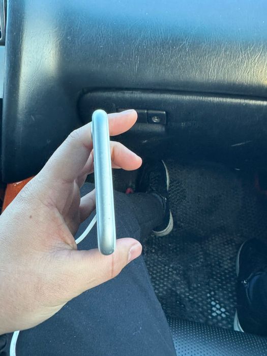 Продам айфон 8 на 64 гб