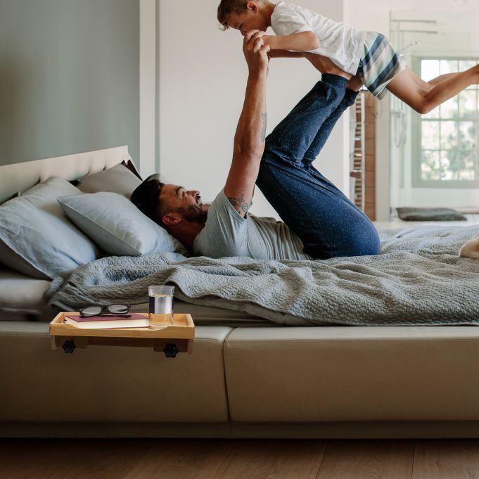 Висящо нощно шкафче/рафт от бамбук, площ на рафта 33,5 x 23 см