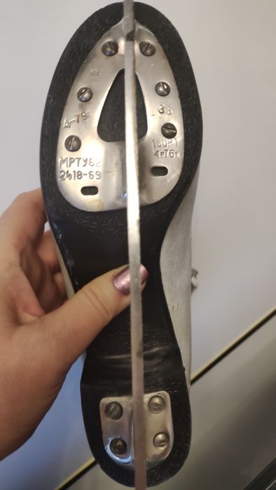 Продаю коньки фигурные