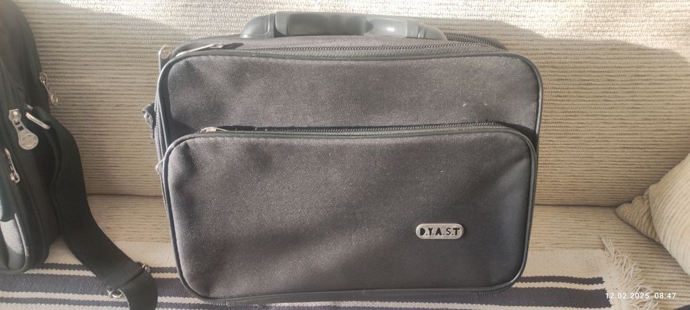 Genti laptop și acte