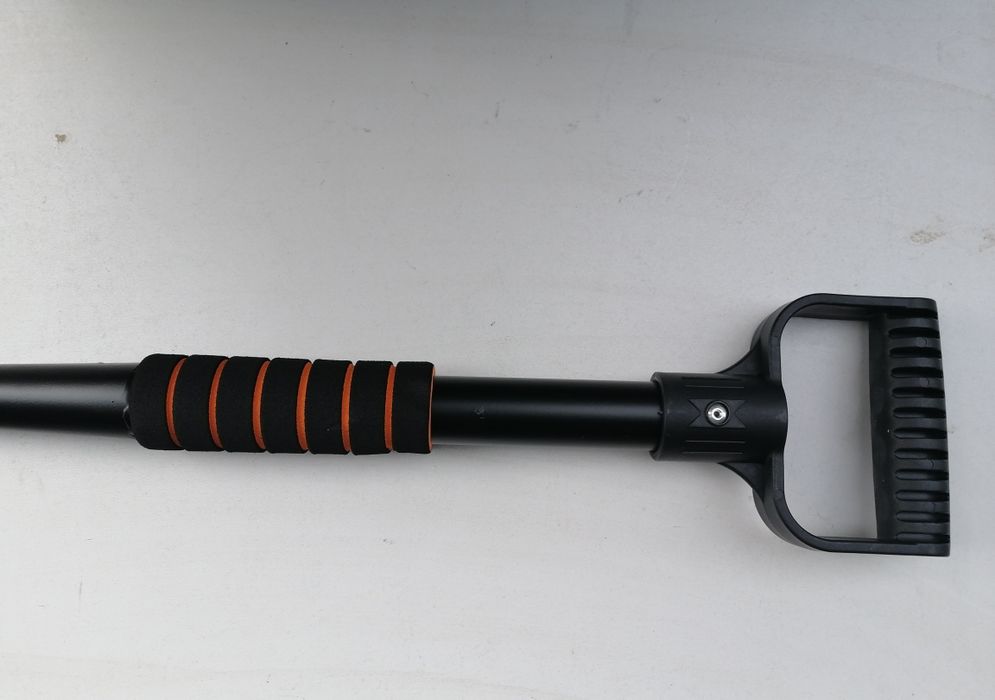 Къса метална лопата 67см