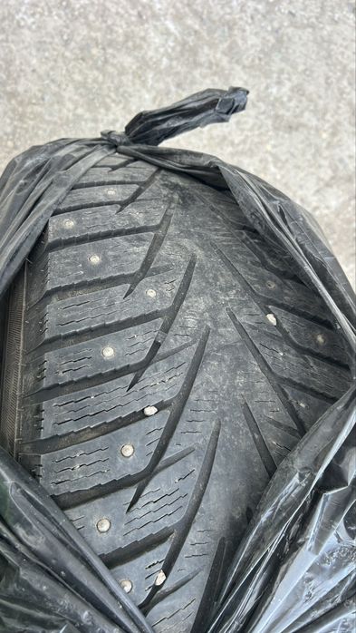 Продам комплект дисков с шинами на R17