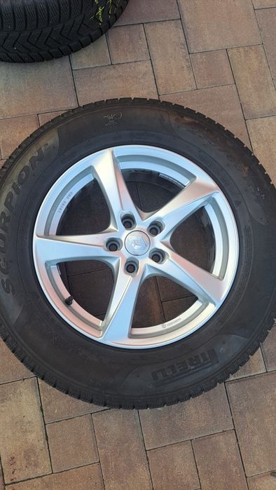 Set jenti cu anvelope iarna Pirelli Renault 235 65 17
