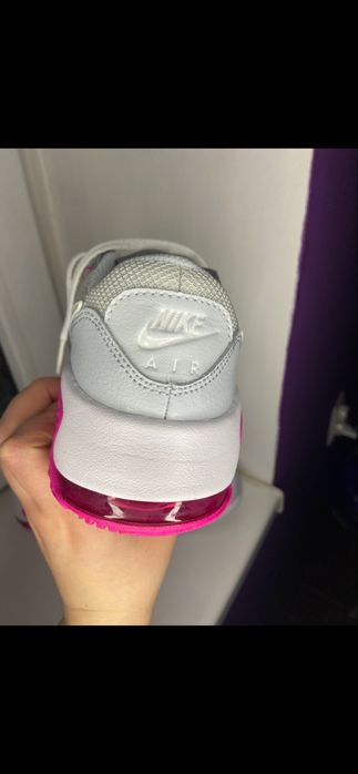Adiasi nike noi