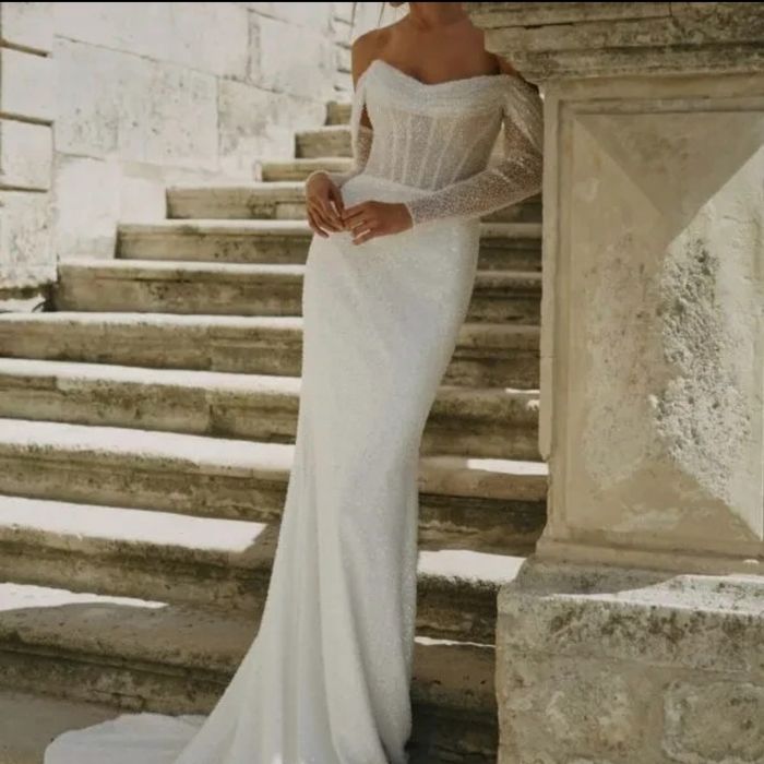 Rochie de mireasa alba, cu trena și mâneci detasabile