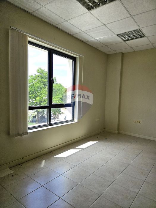 Дава се под наем Офис в Варна, Младост 1 - 50 кв.м за 400 € - Снимка #3