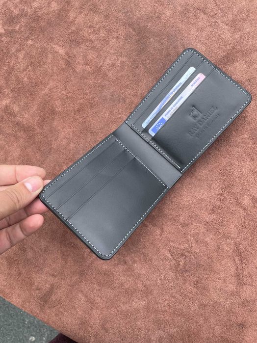 Portofele din piele naturala lucrate manual