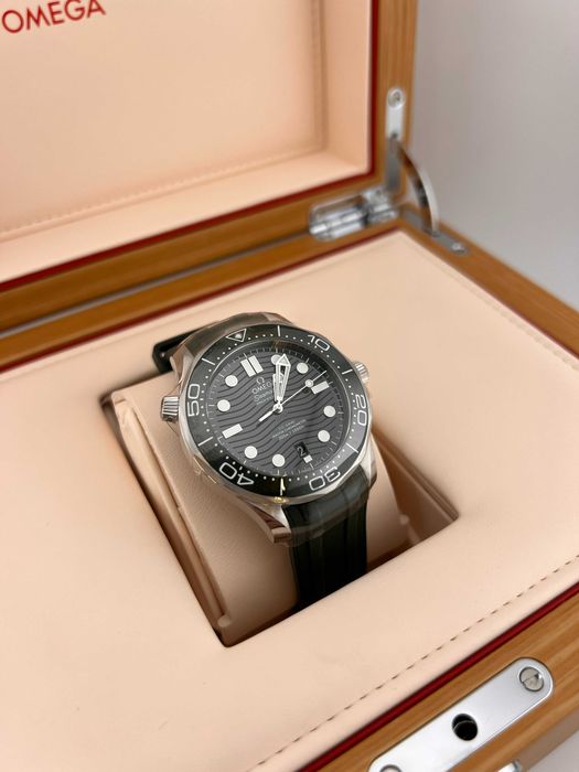 Наручные часы Omega Seamaster