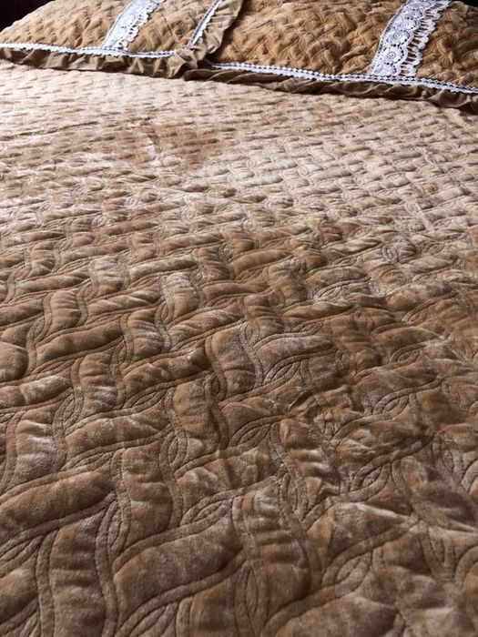 Продам Новое велюровое покрывало