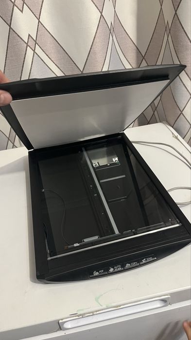 Обычный сканер Canon формата А4.