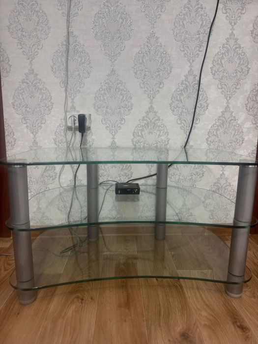 Компьютер моноблок вместе с подставкой