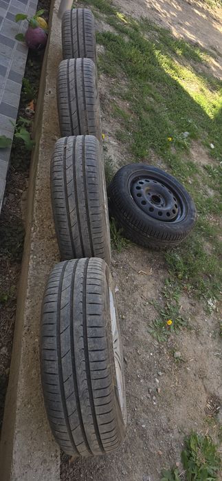 Anvelope vară 195/65/15+ jante de tablă cu capace