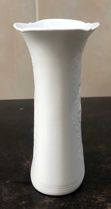 Vaza din portelan bisque Kaiser  W Germany, anii `80.