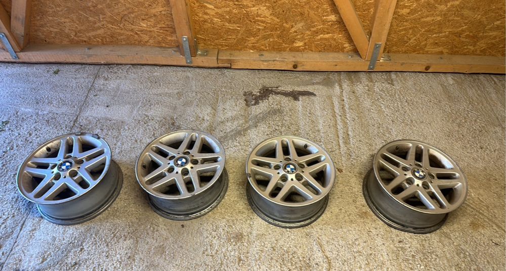 Jante aliaj bmw R15 fară cauciucuri
